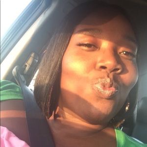 Meet your Posher, Ebony